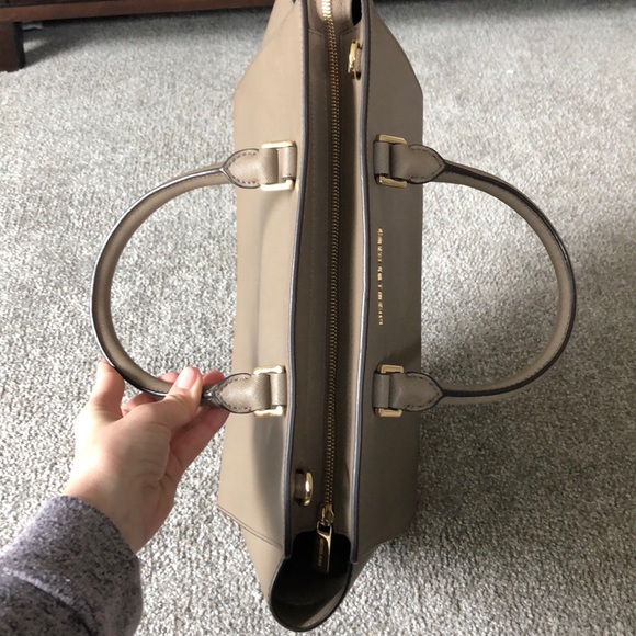 Michael Kors purse - Picture 2 of 6